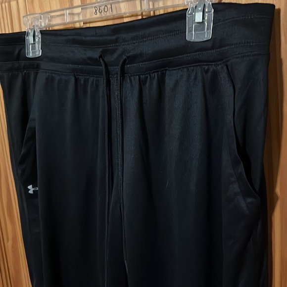 Under Armor Heat Gear Loose Black Jogger Pants - Picture 4 of 8